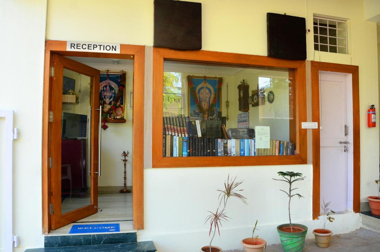 Отель Hari Iyer Residency Тиручендур Экстерьер фото