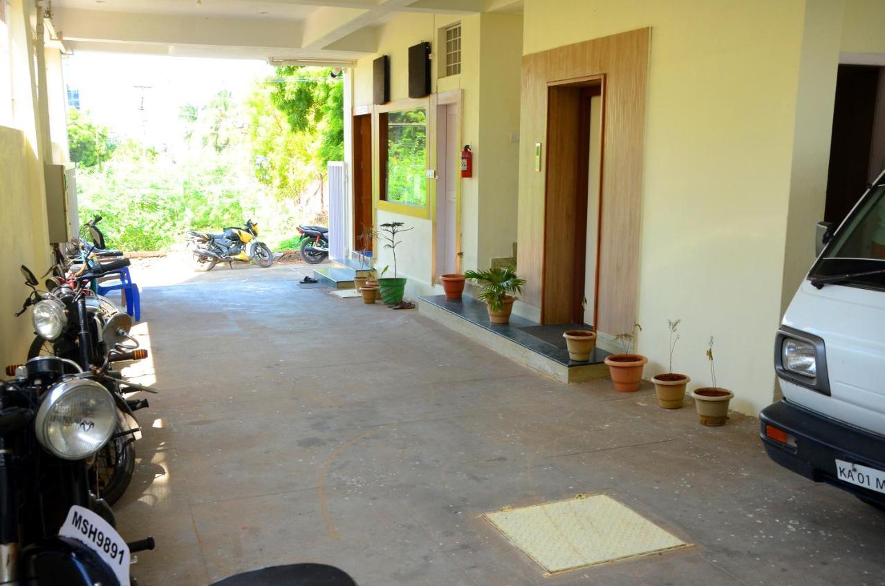 Отель Hari Iyer Residency Тиручендур Экстерьер фото